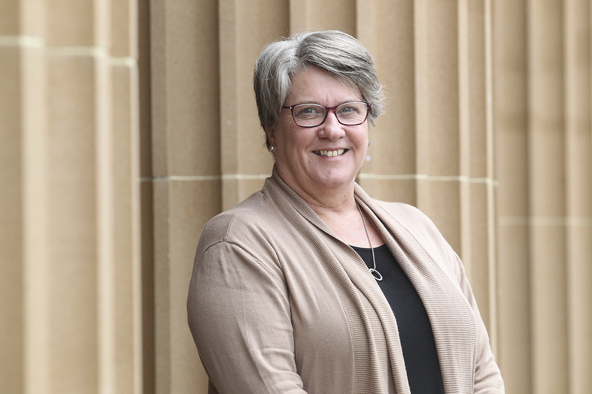 Elizabeth Lansdown Elizabeth Lansdown is the Teacher Librarian Professional Learning Community Chair