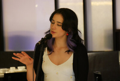 CaSPA Sydney alumna Julia Ivory singing