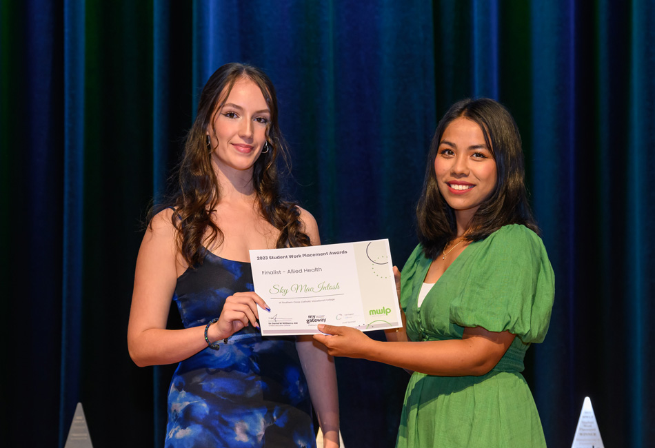 Skye receives her 2024 MLWP Work Placement Award.