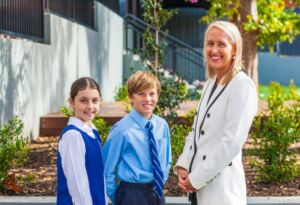 Image of Principal Diane Cowan with female and male students