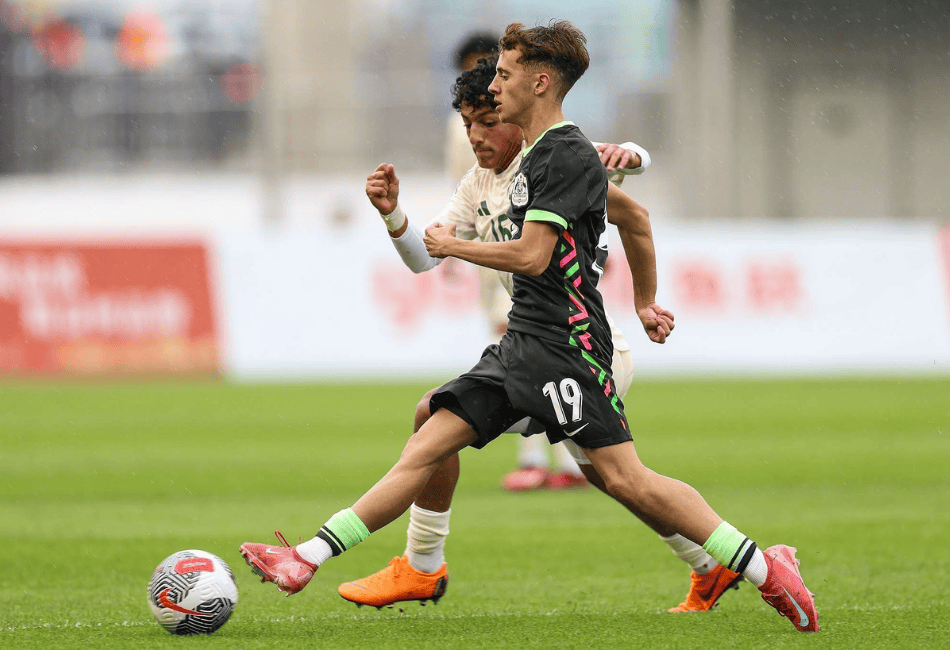 Corey Da Cruz streaks past an opposition player